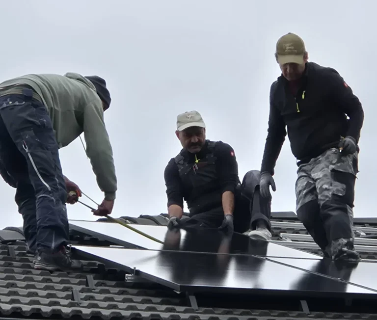 PV Anlage in Niederösterreich Montage einer Photovoltaik-Anlage auf Hausdach durch Elektriker in Wien und Niederösterreich