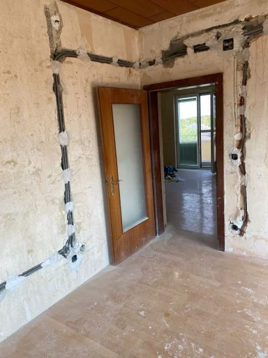 Elektroinstallation im Altbau mit neuen Stromleitungen und Unterputzverkabelung in Wien und Niederösterreich
