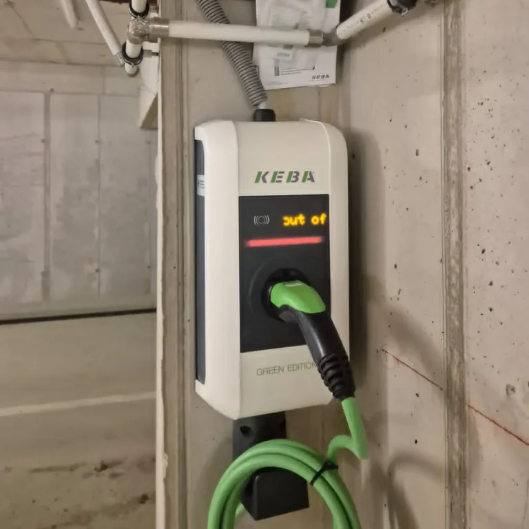 Wallbox in Wien KEBA Wallbox für Elektroauto in Tiefgarage installiert – moderne Ladestation für E-Mobilität in Wien